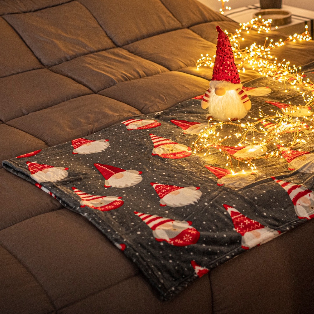 Idee regalo a meno di tot euro _ Natale – Plaid in flannel con gli gnomi 4,99